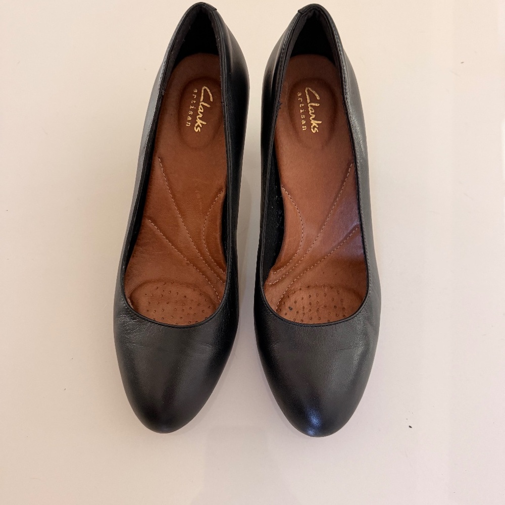 Clarks leather pumps
